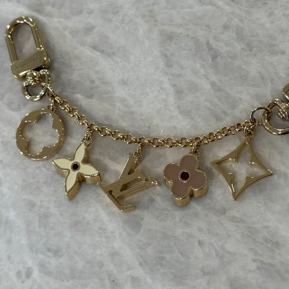 Louis Vuitton Fleur de Monogram Bag Charm Chain Gold Tone Beiges Pinks M01413 - Picture 3 of 8